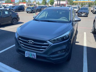 Used 2017 Hyundai Tucson SE w/ SE Popular Package 02