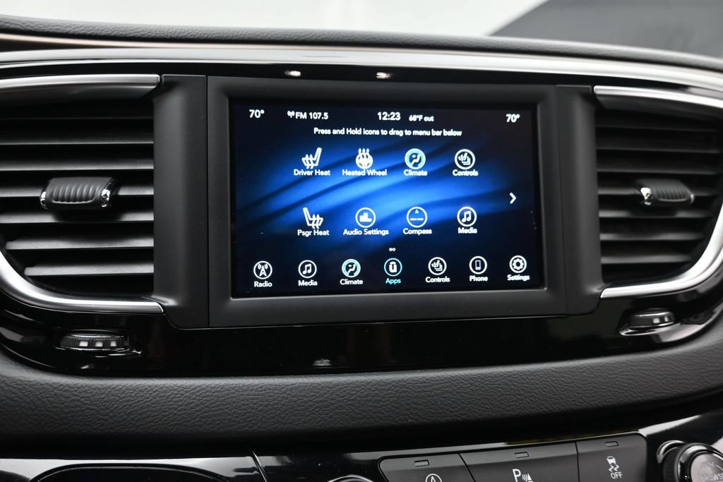 Used 2019 Chrysler Pacifica Touring Plus w/ Tire & Wheel Group FWD image 19