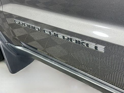 Used 2019 Jeep Grand Cherokee Limited image 28