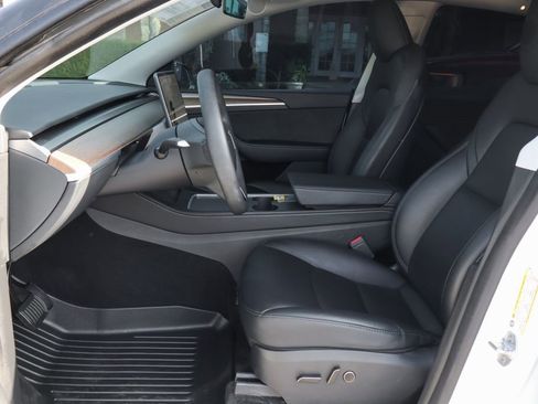 Used 2024 Tesla Model Y Long Range RWD image 17