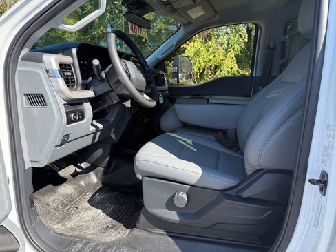 New 2026 Ford F350 4x4 Crew Cab DRW Super Duty image 12