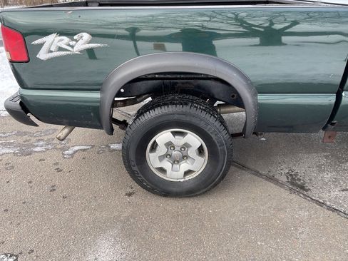 Used 2002 Chevrolet S10 Pickup LS w/ LS Preferred Equipment Group image 29