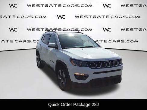 Used 2018 Jeep Compass Latitude w/ Popular Equipment Group FWD image 2