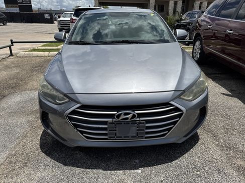 Used 2017 Hyundai Elantra SE FWD image 2