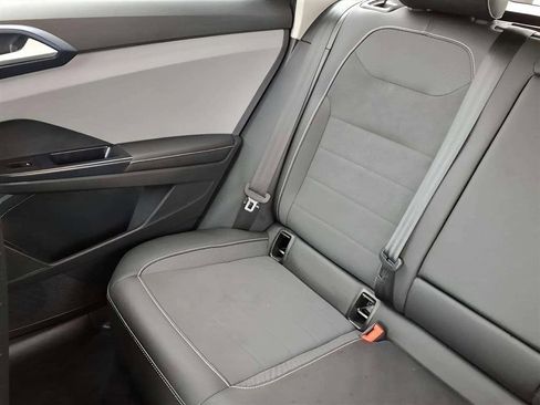 Used 2024 Volkswagen Taos SE image 16