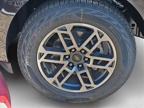 New 2025 Ford Expedition Active image 10