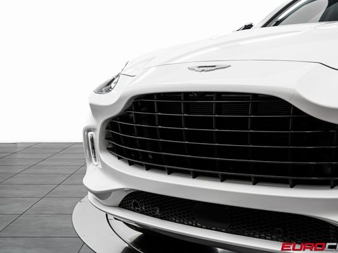 Used 2022 Aston Martin DBX image 11