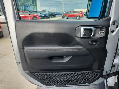 Used 2023 Jeep Wrangler Unlimited Sahara image 16