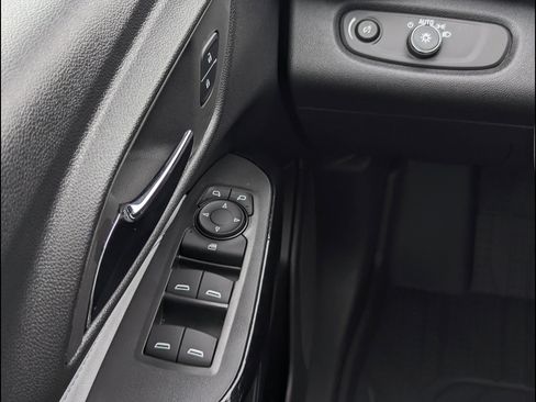 New 2026 Chevrolet Trax LT w/ Sunroof Package FWD image 21