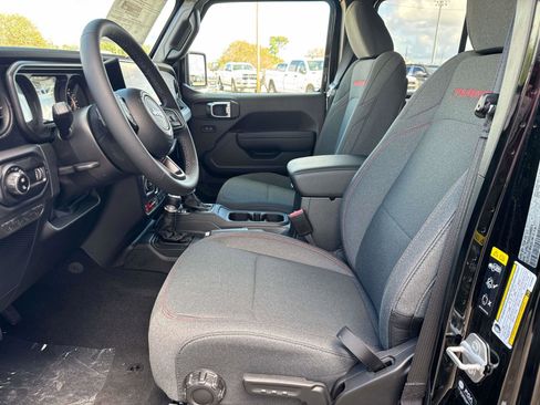 New 2025 Jeep Gladiator Rubicon image 8