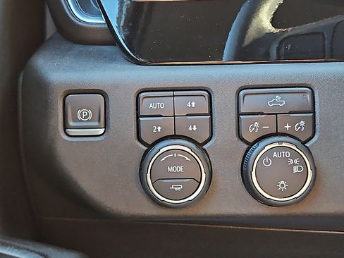 Certified 2022 Chevrolet Silverado 1500 LT w/ Z71 Off-Road Package image 24