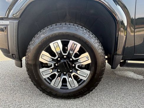 Used 2025 GMC Sierra 2500 Denali w/ Denali Reserve Package AWD/4WD image 12