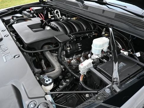 Used 2019 GMC Yukon SLT w/ Open Road Package image 16