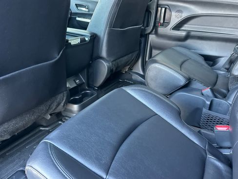 Used 2025 Toyota Sienna XLE Woodland Edition image 4