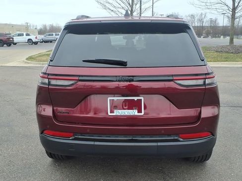 Used 2023 Jeep Grand Cherokee Altitude image 5