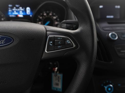 Used 2015 Ford Focus SE image 25