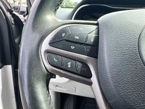 Used 2019 Jeep Cherokee Limited AWD/4WD image 14