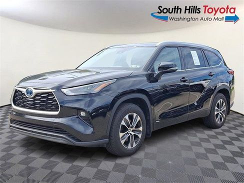 Certified 2022 Toyota Highlander XLE image 3