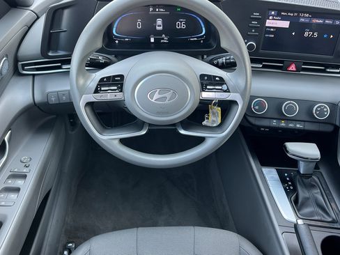 Used 2024 Hyundai Elantra SE FWD image 14