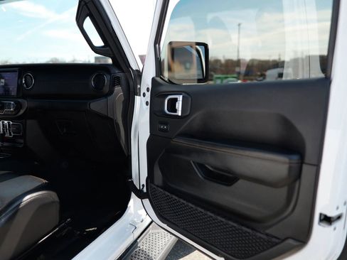 Used 2021 Jeep Wrangler Unlimited Sahara image 28