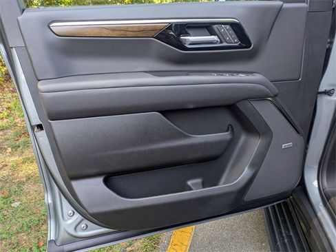 New 2026 Chevrolet Suburban High Country image 8