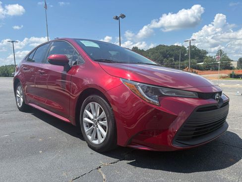 Used 2023 Toyota Corolla LE w/ LE Convenience Package FWD image 3