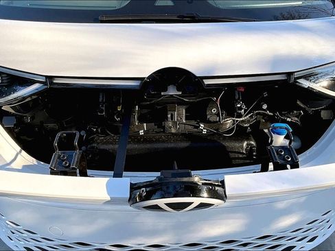 Certified 2025 Volkswagen ID. Buzz Pro S image 9