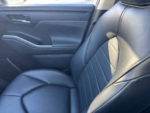 Used 2022 Toyota Highlander XLE image 28