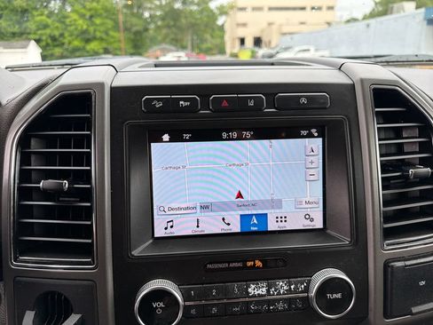 Used 2019 Ford Expedition XLT w/ Equipment Group 202A AWD/4WD image 32