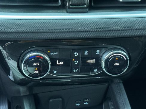 Used 2025 Chevrolet TrailBlazer LT w/ Convenience Package FWD image 30