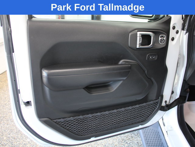 Used 2018 Jeep Wrangler Unlimited Rubicon AWD/4WD image 11