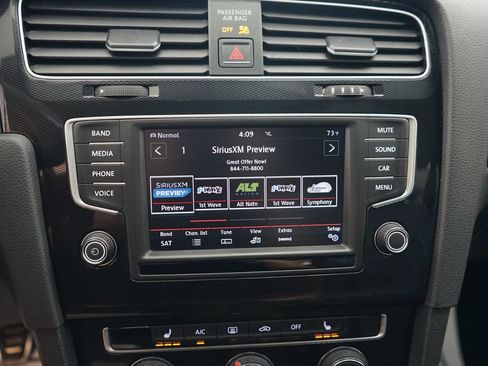 Used 2017 Volkswagen GTI SE FWD image 37