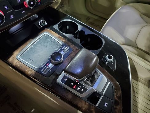 Used 2017 Audi Q7 3.0T Premium Plus w/ Premium Plus Package image 38