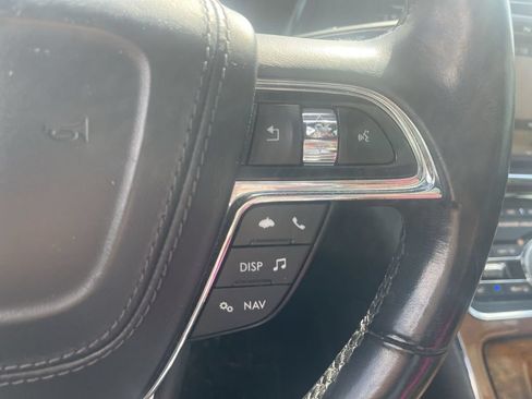 Used 2017 Lincoln Continental Select w/ Climate Package AWD/4WD image 7