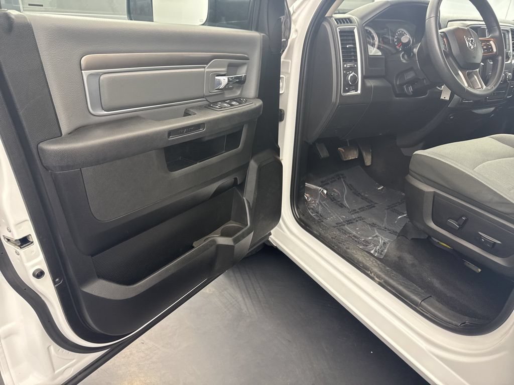 Used 2023 RAM 1500 Classic SLT AWD/4WD image 30