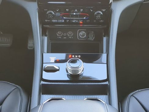 New 2025 Jeep Grand Cherokee L Limited w/ Luxury Tech Group II image 17