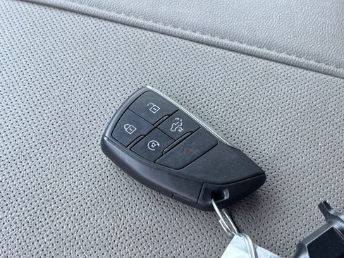 Used 2023 Chevrolet Silverado 1500 LTZ AWD/4WD image 28