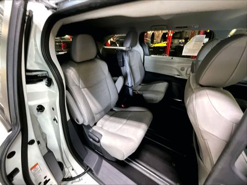 Used 2024 Toyota Sienna LE image 16