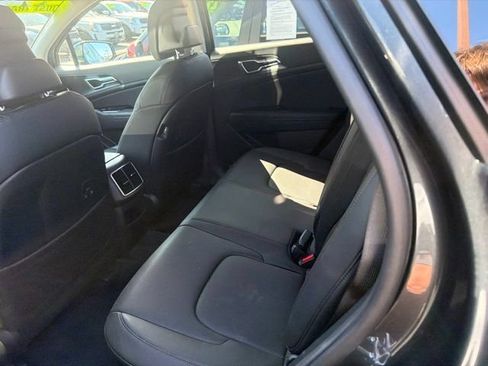 Certified 2025 Kia Sportage EX AWD/4WD image 9