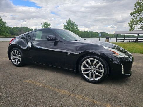Used 2014 Nissan 370Z Coupe RWD image 3