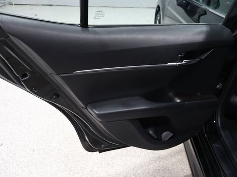 Used 2024 Toyota Camry SE image 18