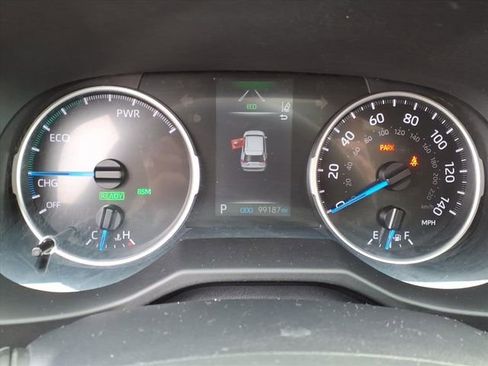 Used 2020 Toyota RAV4 XLE w/ Convenience Package image 23