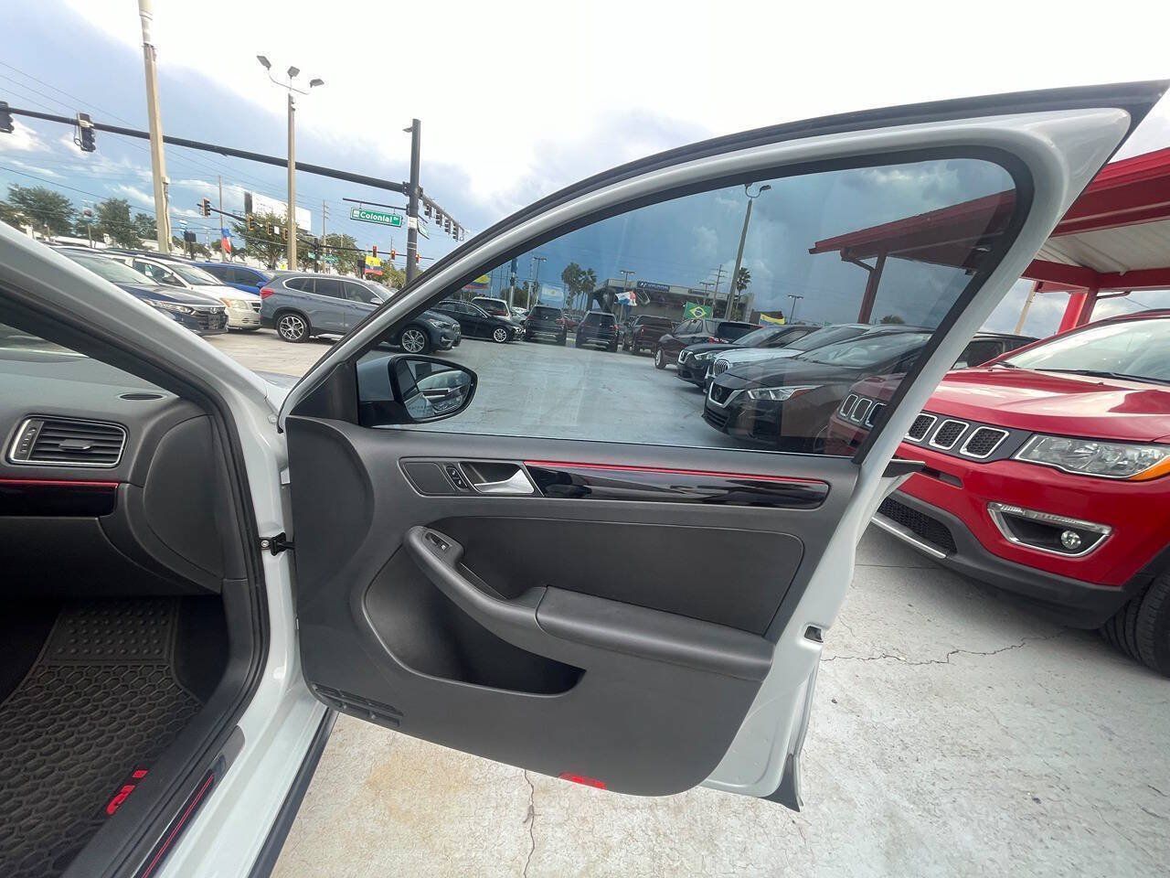 Used 2018 Volkswagen Jetta GLI FWD image 9