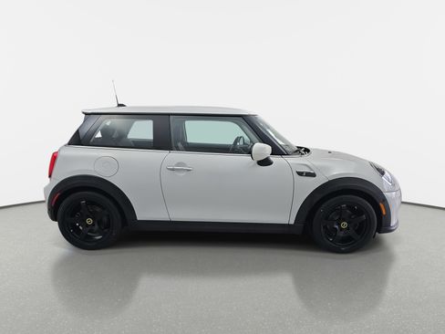 Used 2022 MINI Cooper SE w/ Driver Assistance Package image 4