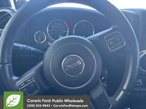 Used 2014 Jeep Wrangler Unlimited Rubicon w/ Connectivity Group AWD/4WD image 15