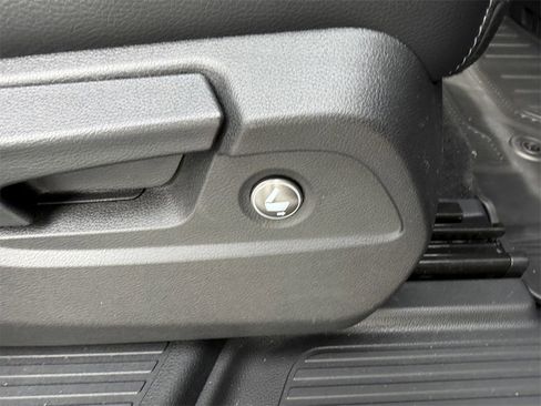 Used 2025 Honda Pilot Touring image 17