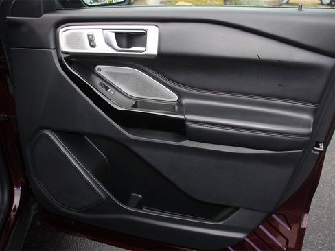 Certified 2022 Ford Explorer Platinum w/ Equipment Group 601A image 28