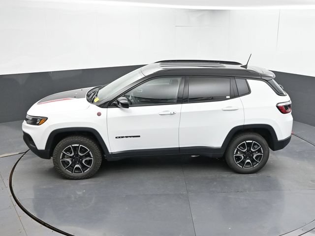 Used 2025 Jeep Compass Trailhawk AWD/4WD image 39