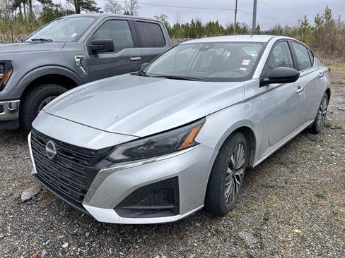 Used 2024 Nissan Altima 2.5 SV image 6