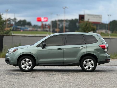 Used 2017 Subaru Forester 2.5i AWD/4WD image 8